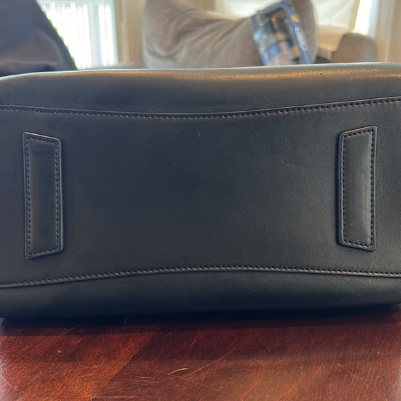 SOLD Givenchy Medium Antigona - Picture 2 of 8